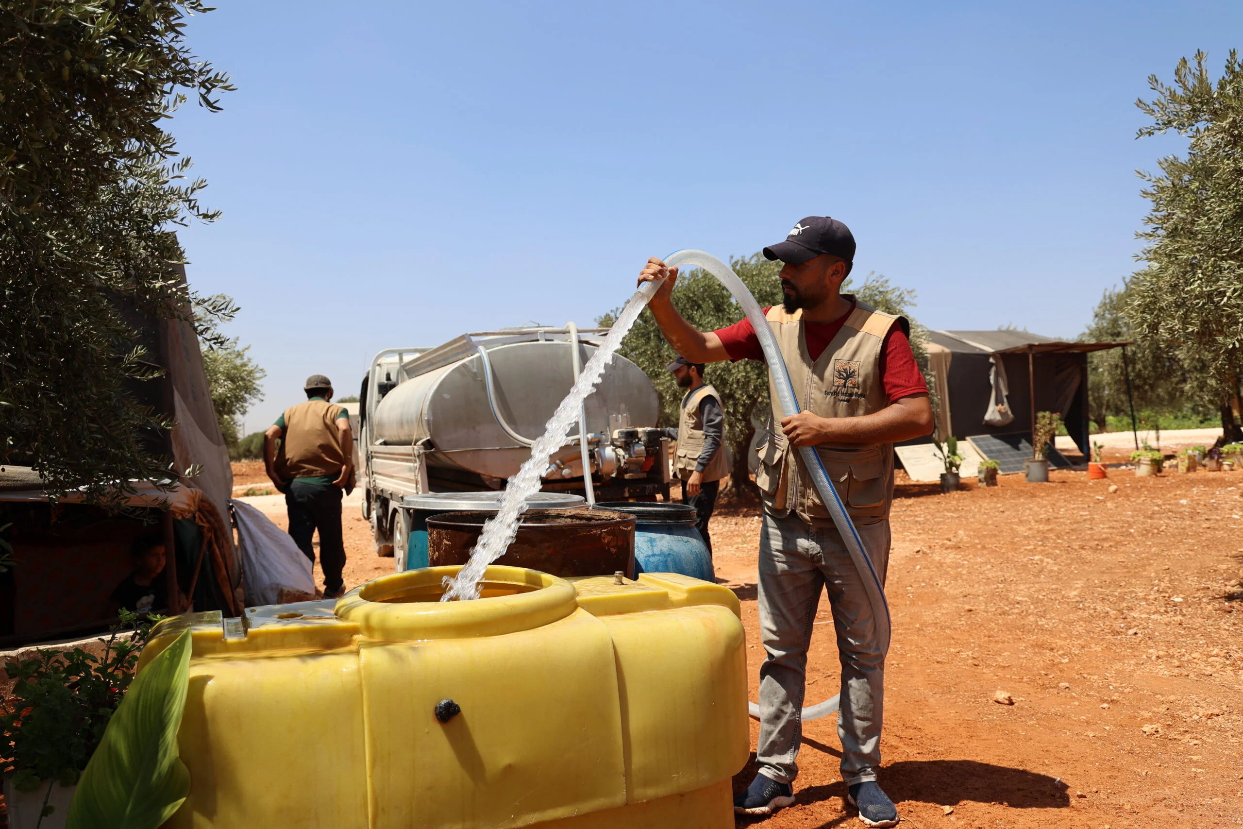 Des réservoirs d'eau pour les camps de réfugiés